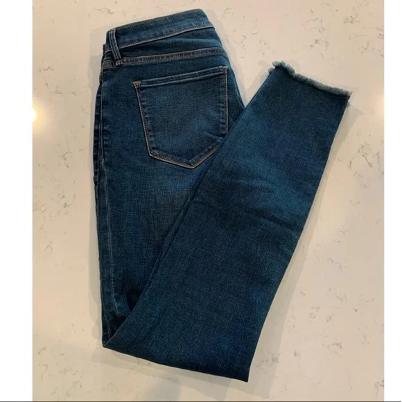 A&F Mid-Rise Super Skinny Distressed Jeans, Size 6 - Picture 3 of 8